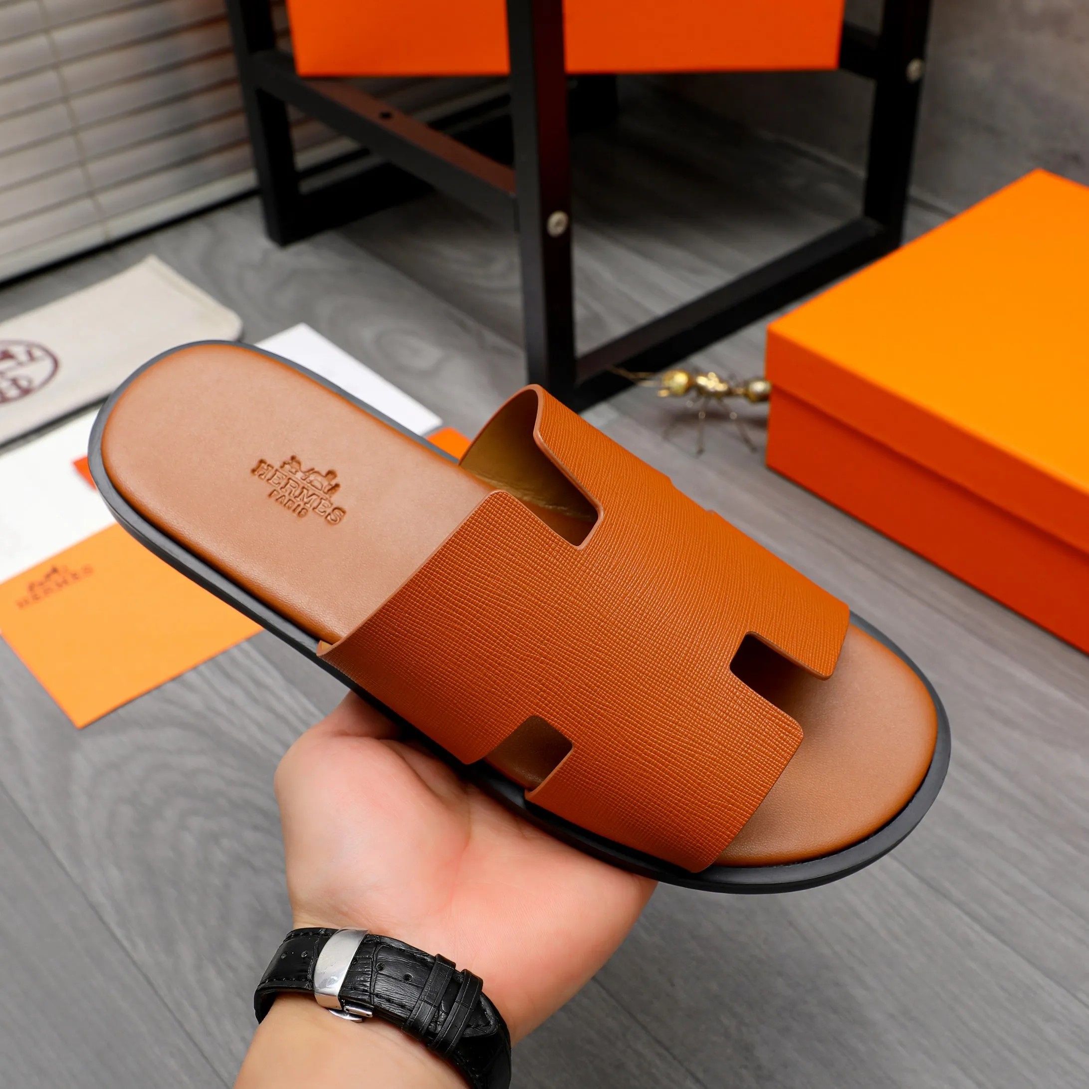 Men's shoes 💰280 Product trademark: Hermes "Hermes" slippers Regular size: 38-46 Product material: vertical grain cowhide upper, microfiber lining, original outsole